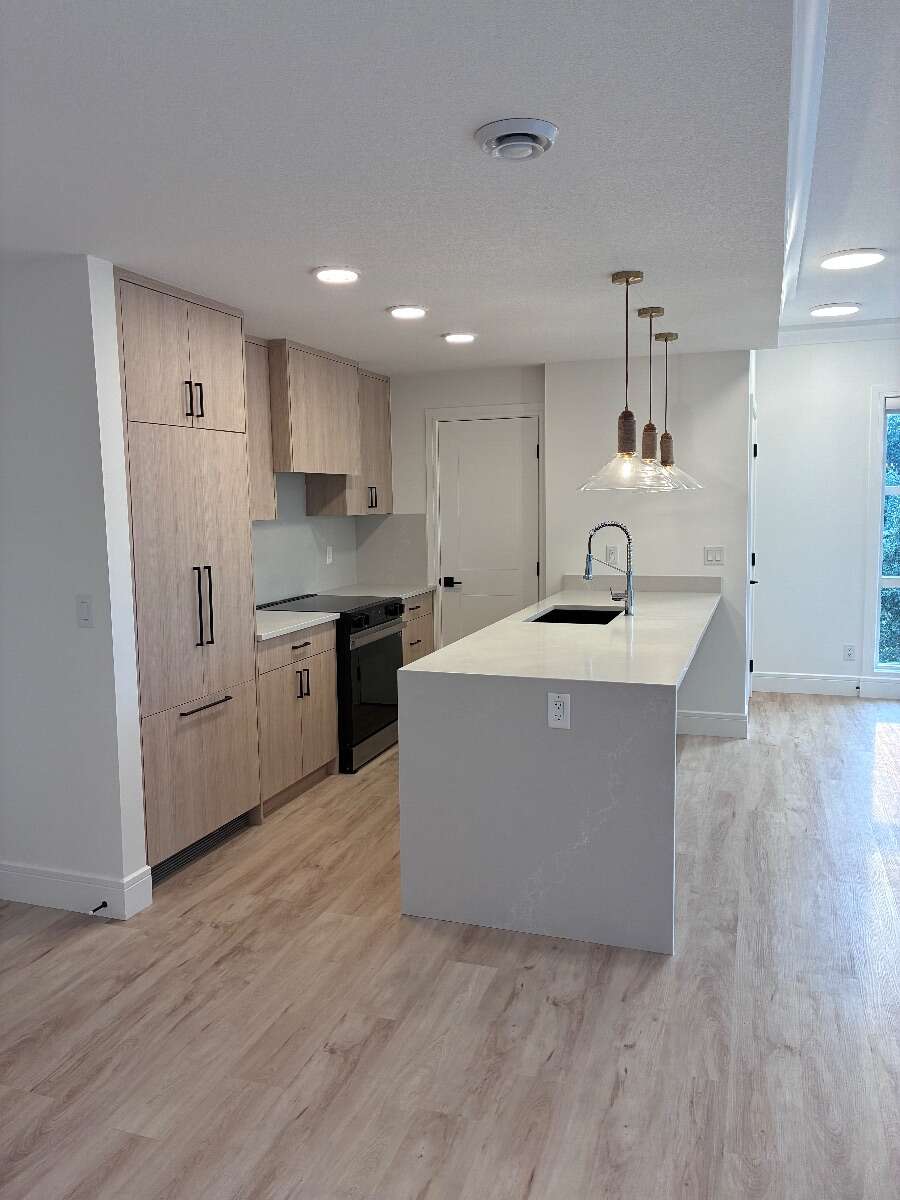 University District 3-Bedroom Double Car Garage 