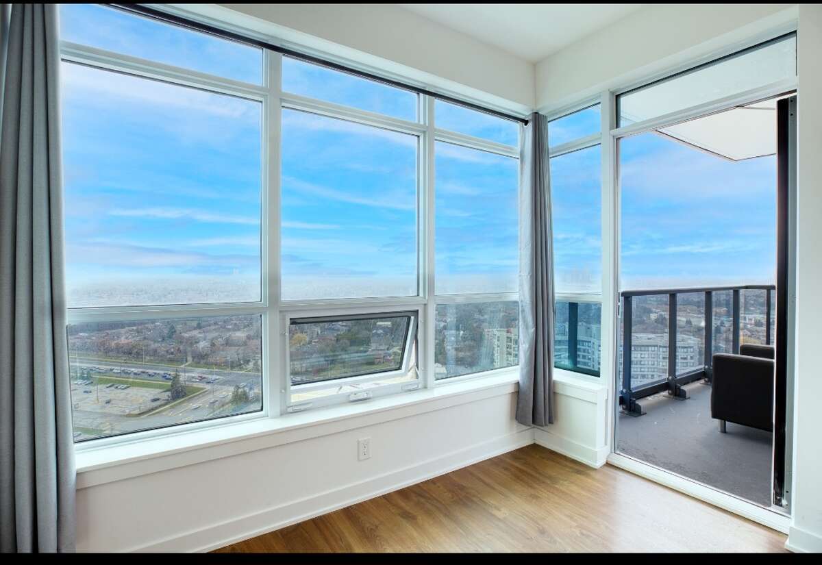 Clear view of C.N Tower/ East/ North!