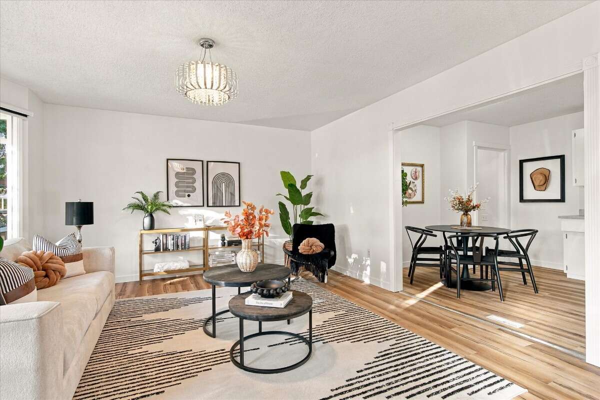  A well-kept bungalow on a quiet crescent! 