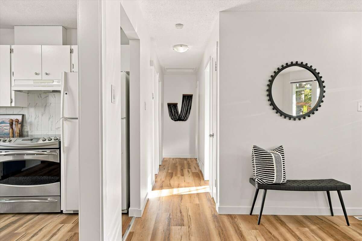  A well-kept bungalow on a quiet crescent! 