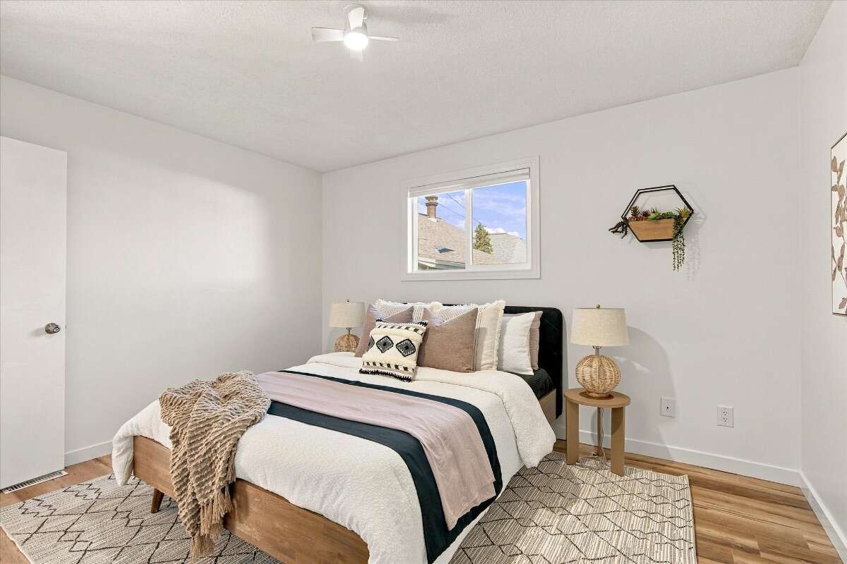  A well-kept bungalow on a quiet crescent! 