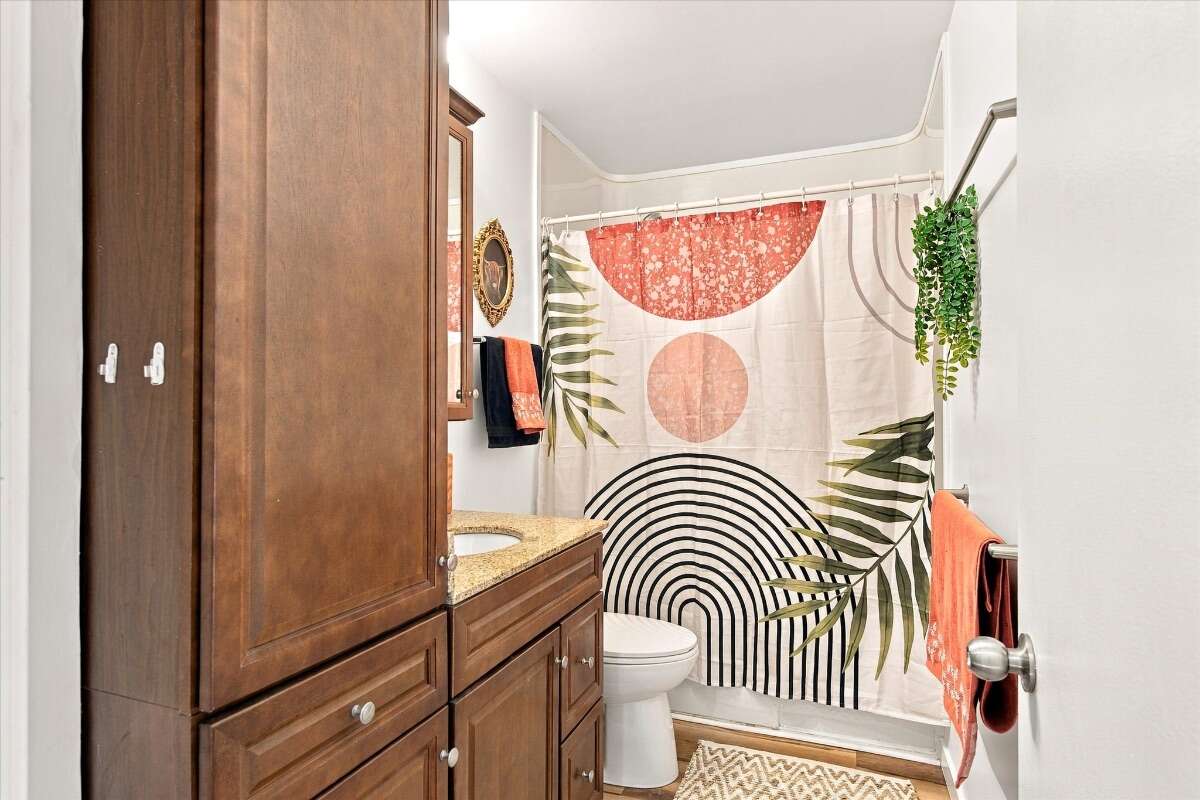  A well-kept bungalow on a quiet crescent! 