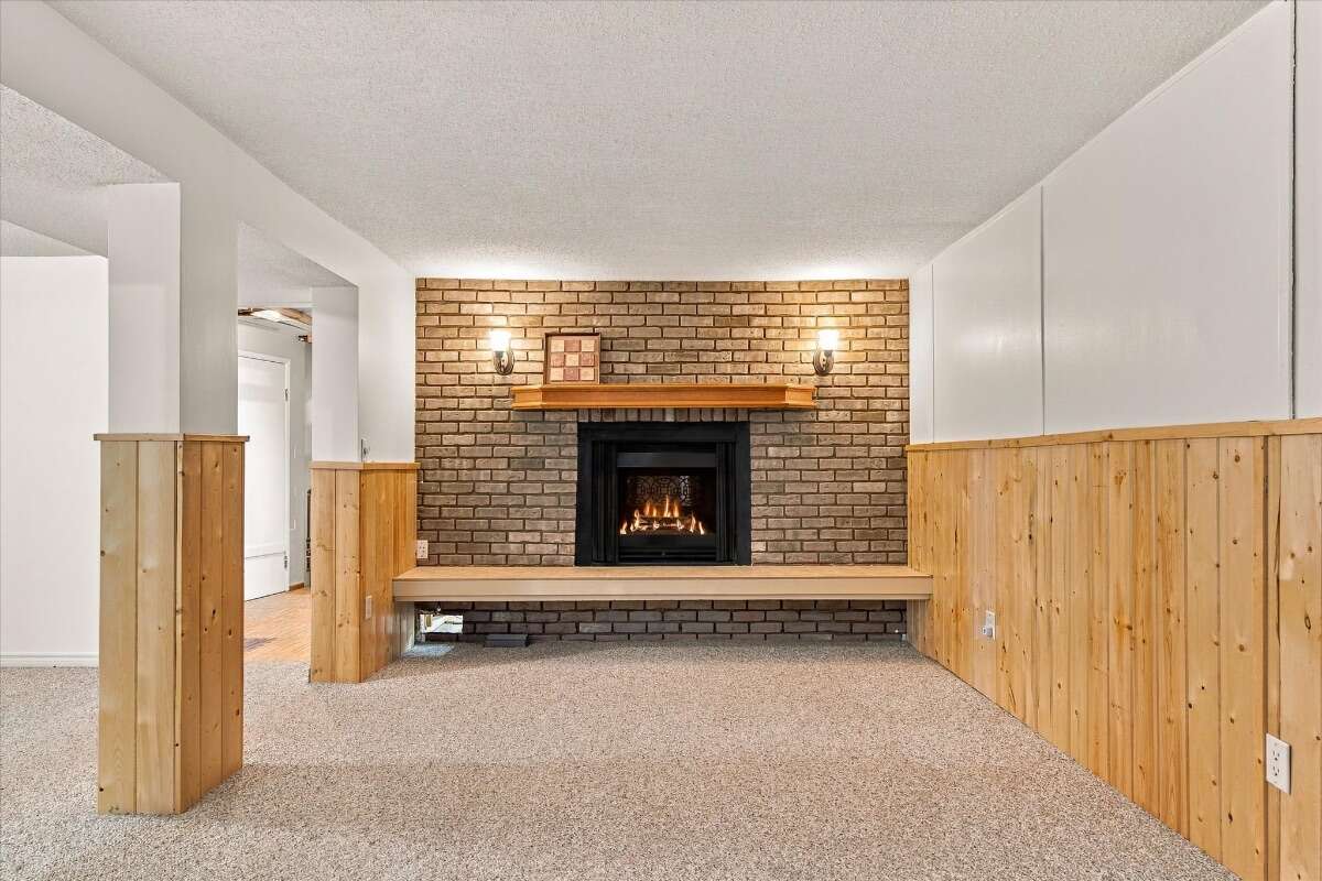  A well-kept bungalow on a quiet crescent! 