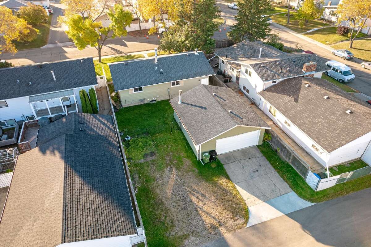  A well-kept bungalow on a quiet crescent! 