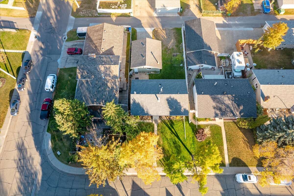  A well-kept bungalow on a quiet crescent! 