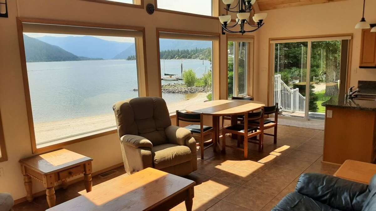 Waterfront Property / Acreage For Sale in Nelson, BC - 2+2 bed, 1 bath