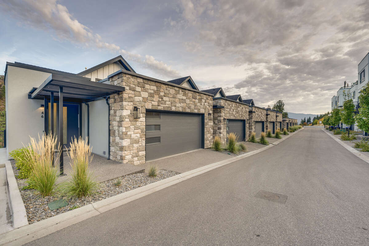 Townhouse For Sale in Kelowna, British Columbia - 3 bdrm, 3 bath (46, 1550 Union Road)