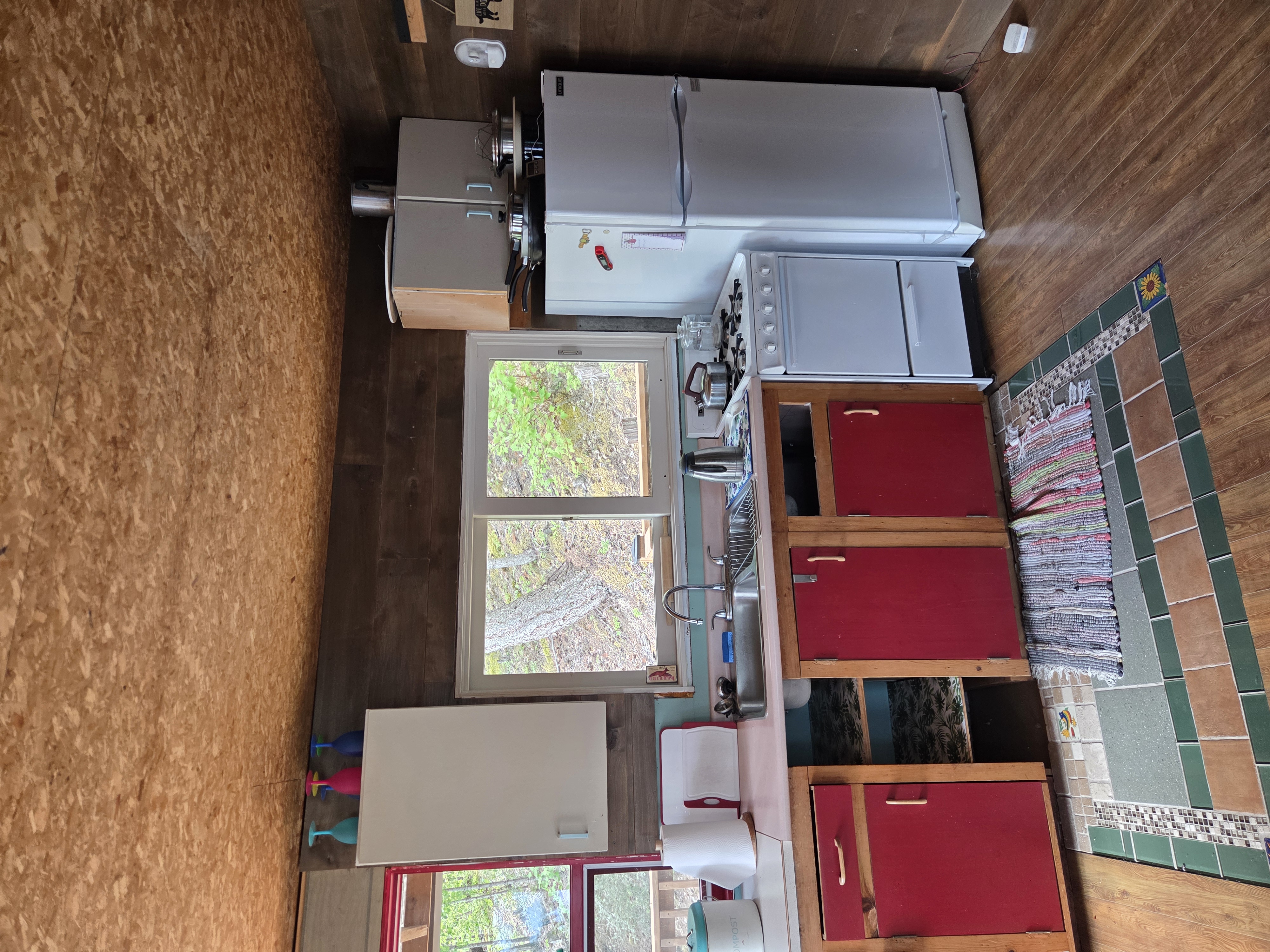 Lake front, freehold, boat access cabin
