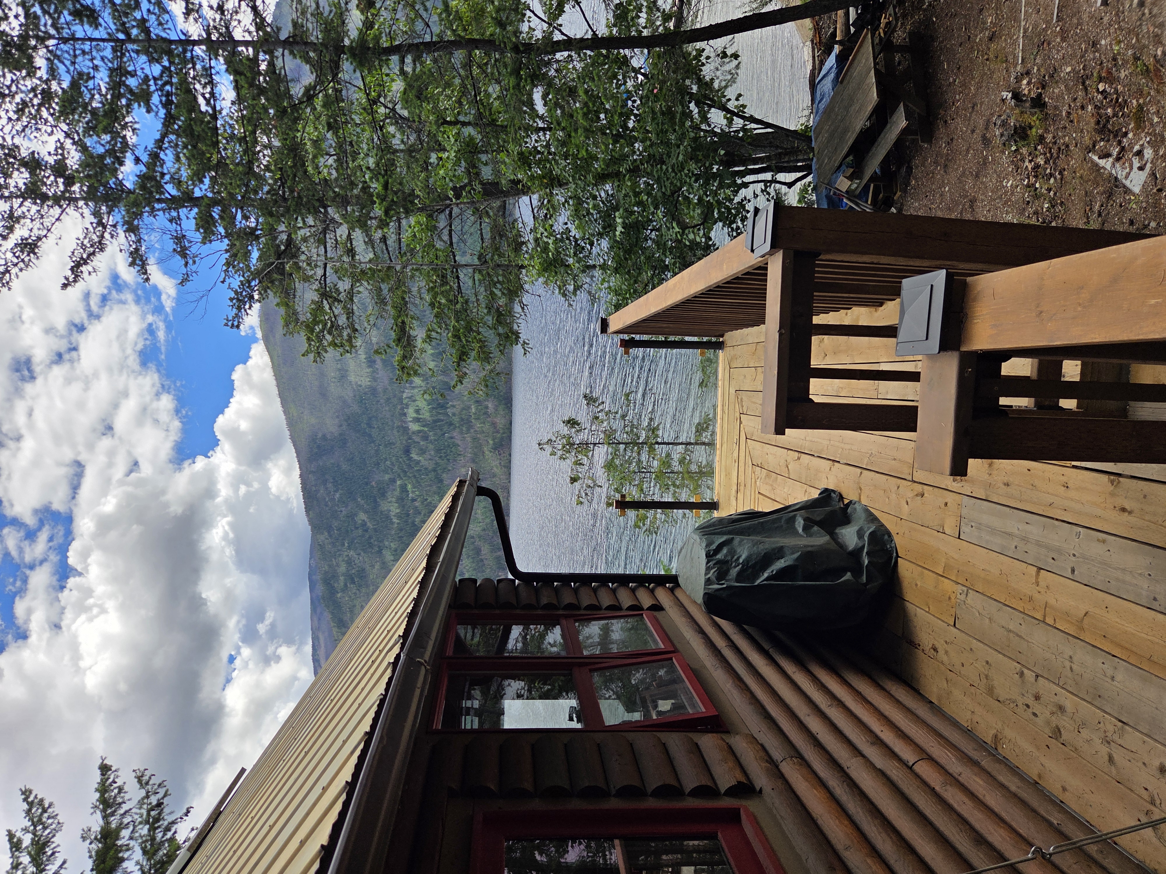 Lake front, freehold, boat access cabin