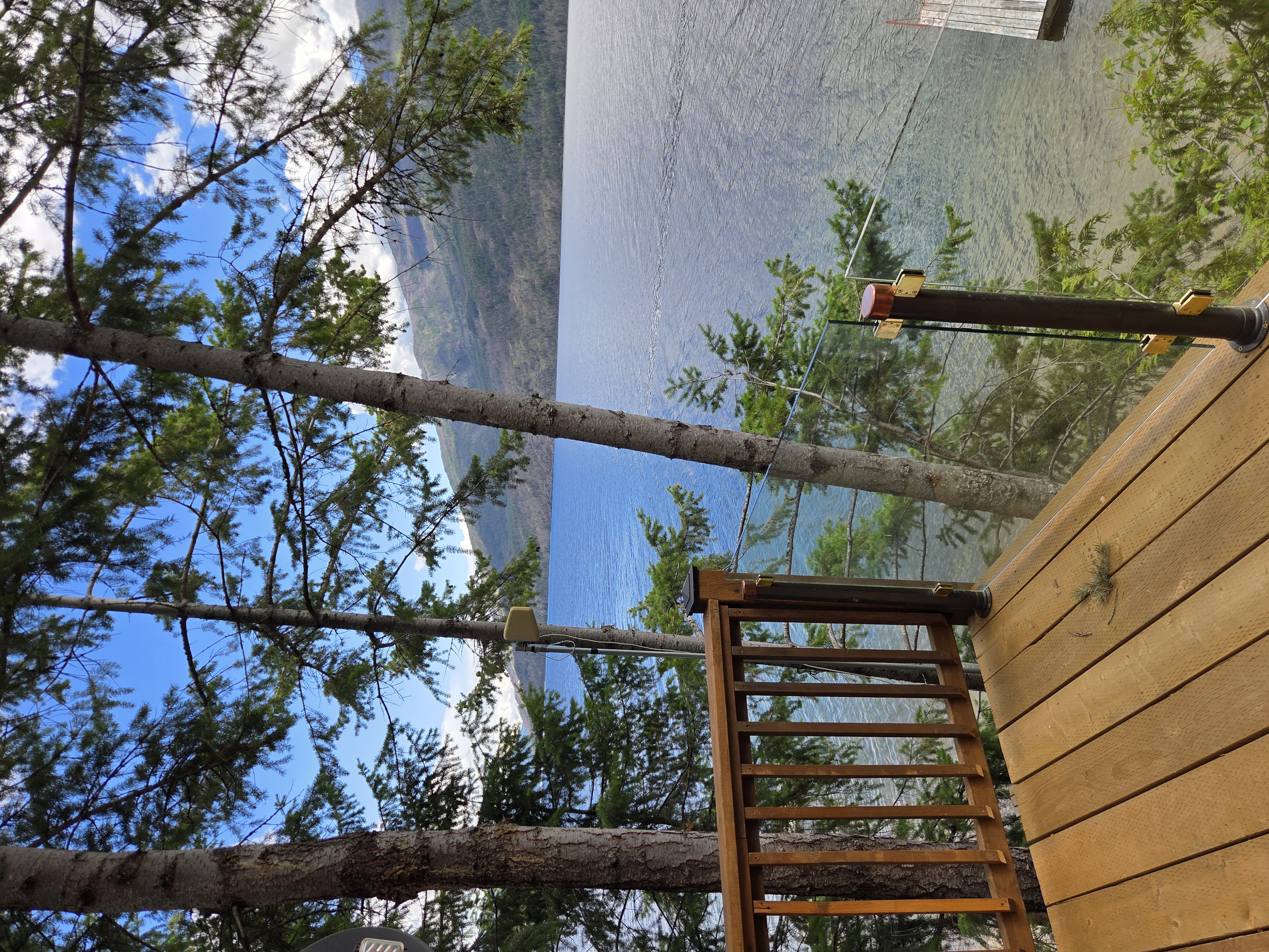 Lake front, freehold, boat access cabin