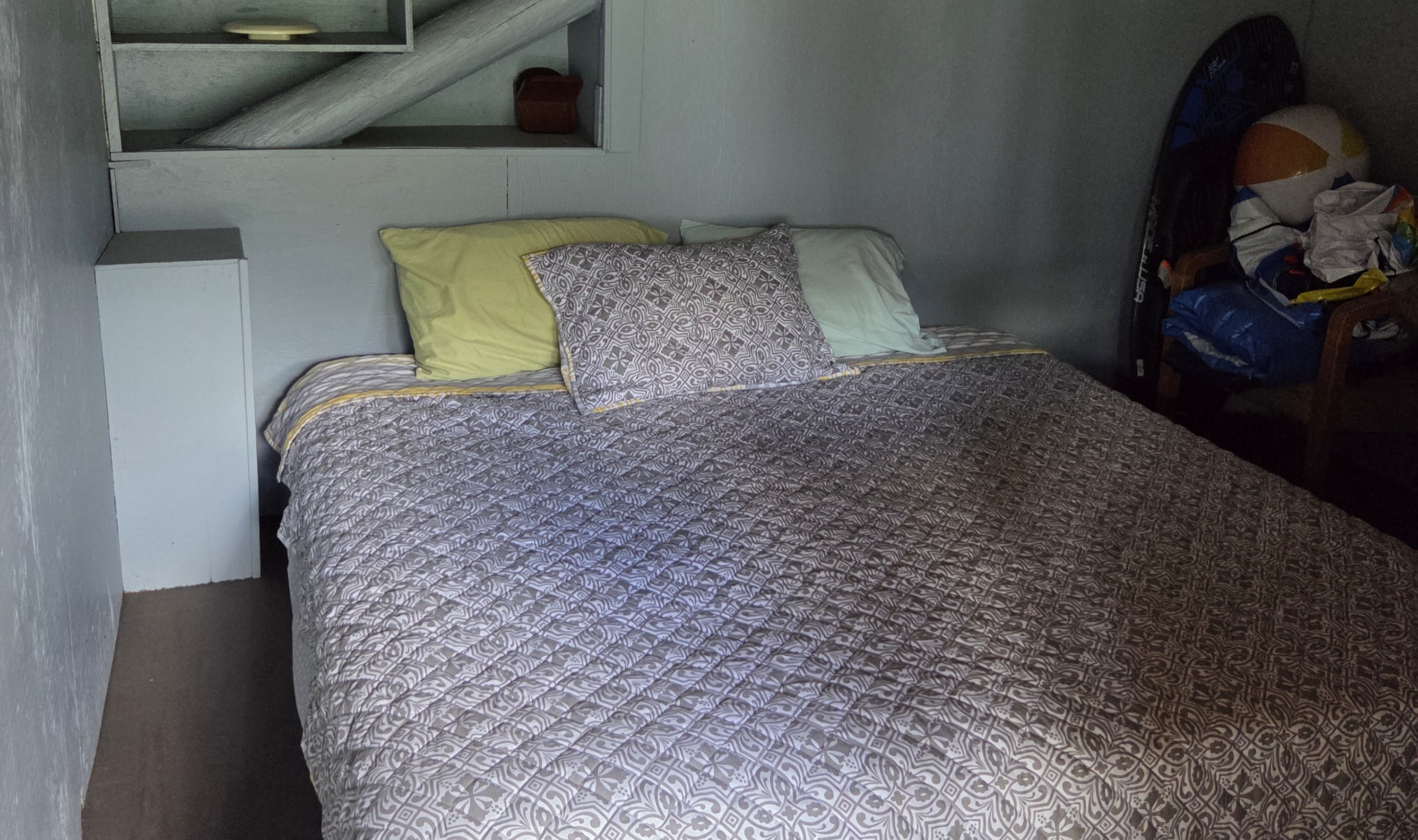 Lake front, freehold, boat access cabin