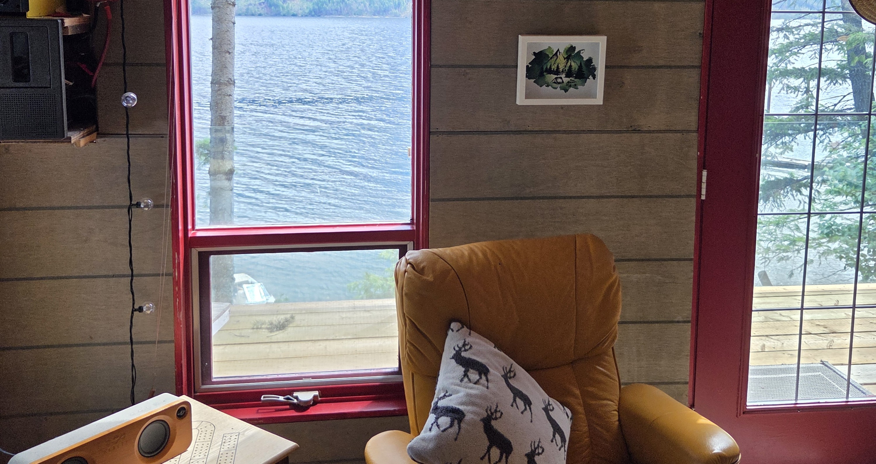 Lake front, freehold, boat access cabin