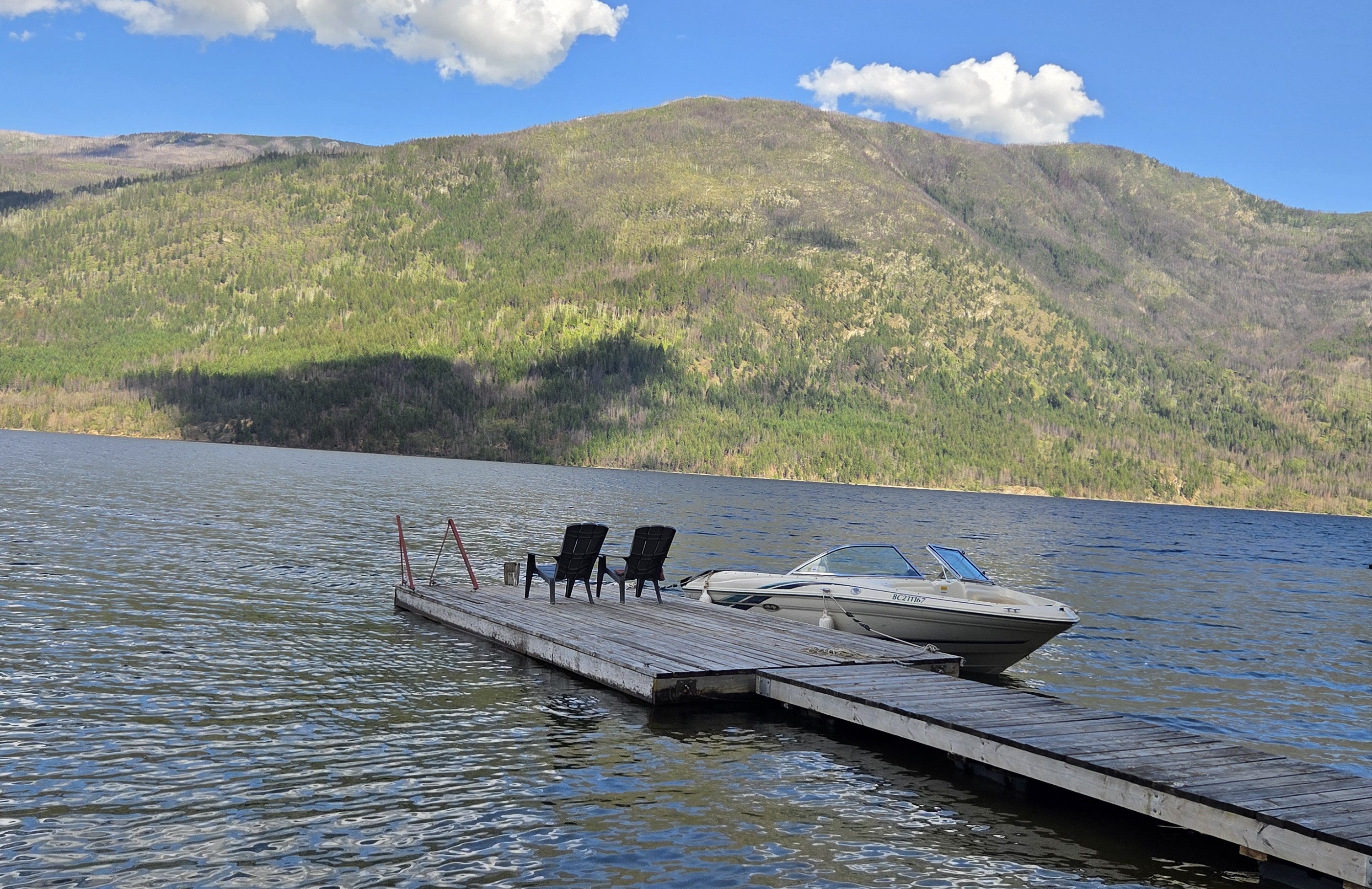 Lake front, freehold, boat access cabin