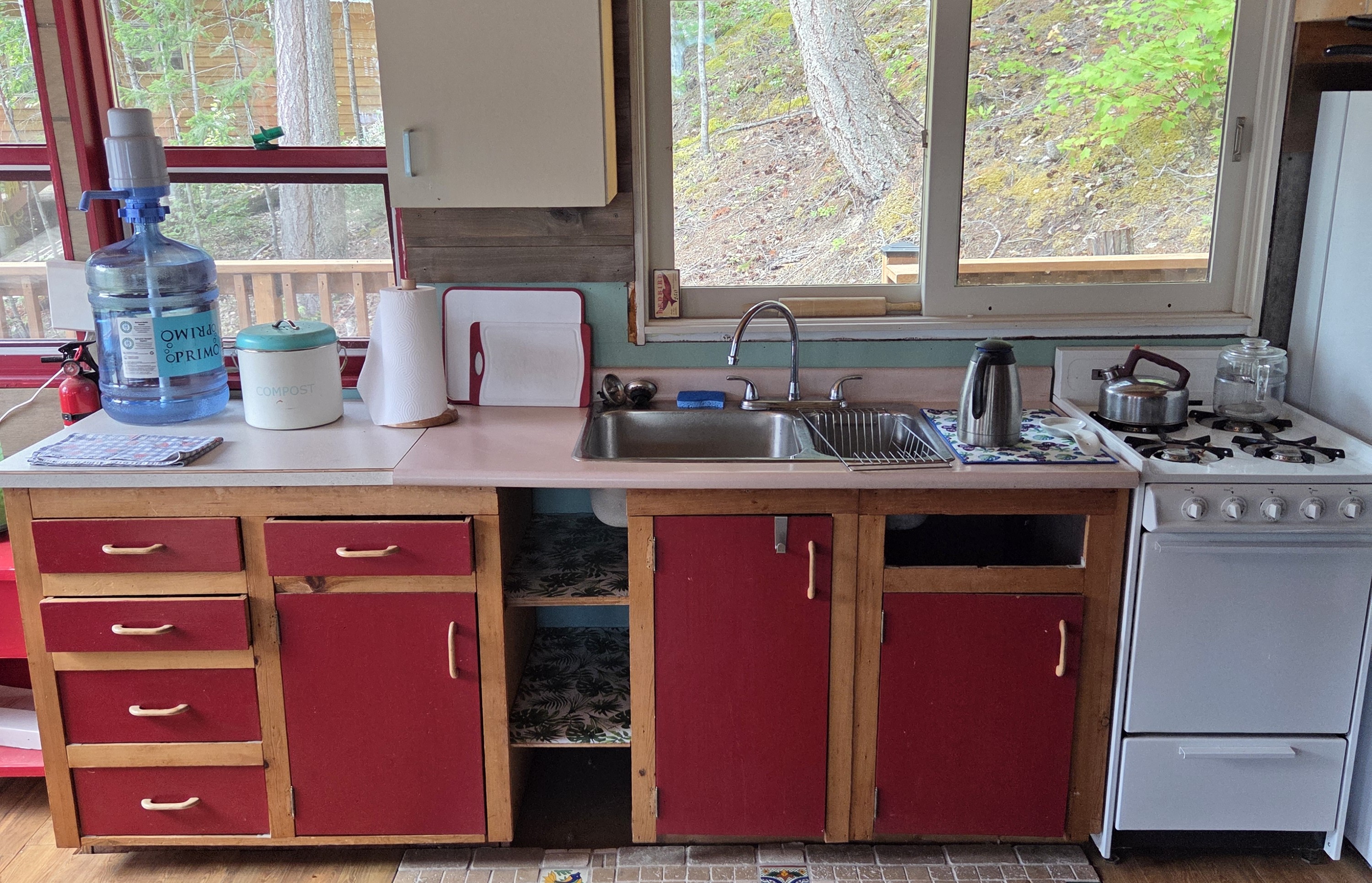 Lake front, freehold, boat access cabin
