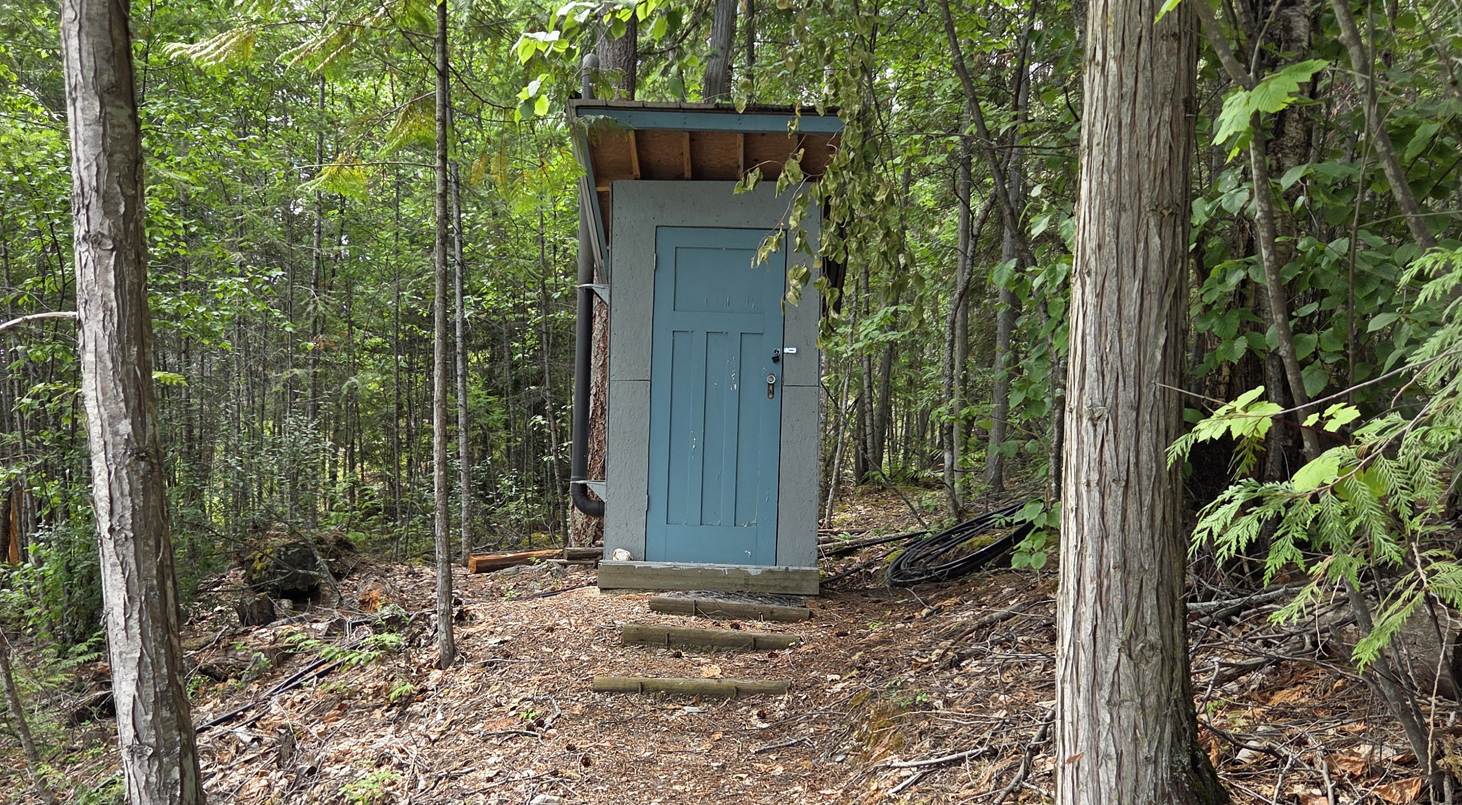 Lake front, freehold, boat access cabin