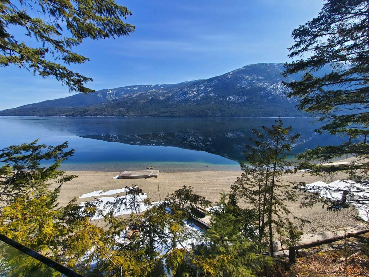 Lake front, freehold, boat access cabin