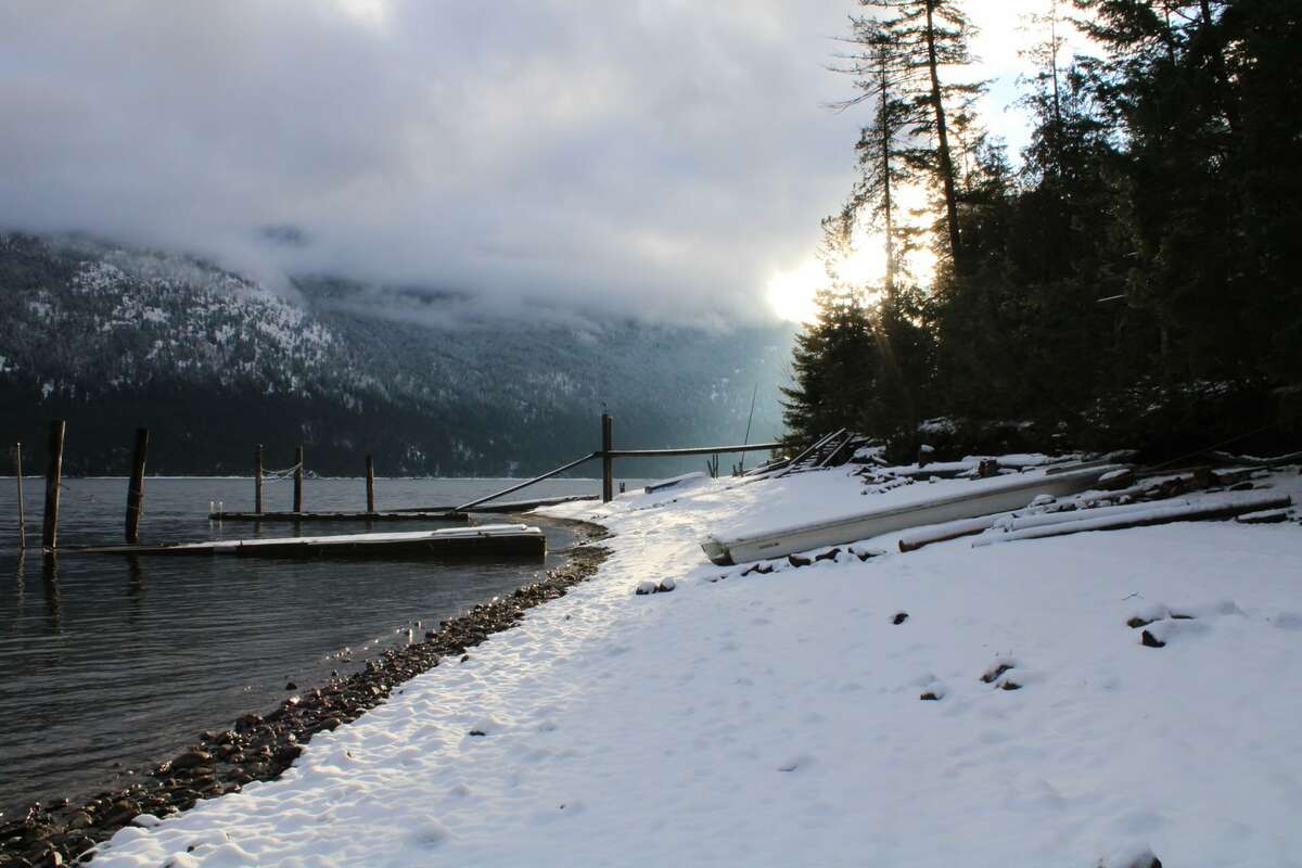 Lake front, freehold, boat access cabin