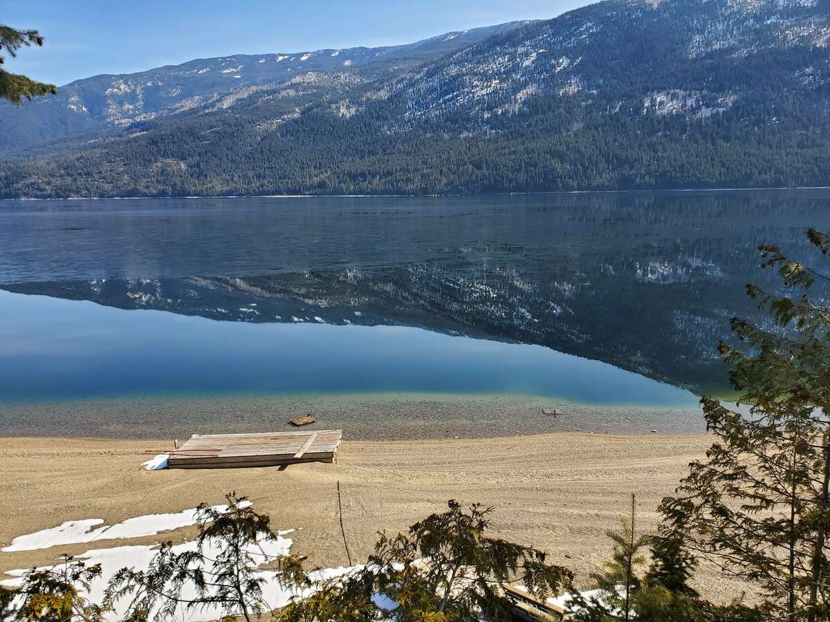Lake front, freehold, boat access cabin