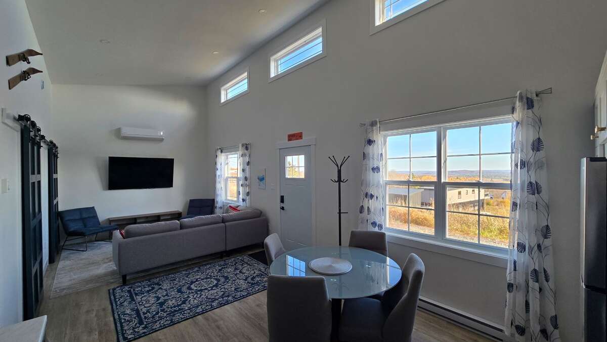 TURNKEY SKI CHALET AT CRABBE MOUNTAIN