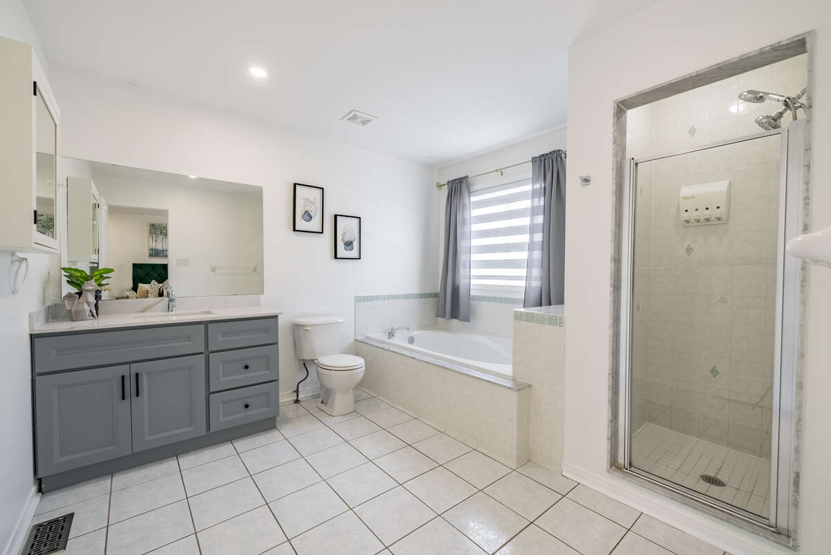 Master bedroom En-suite