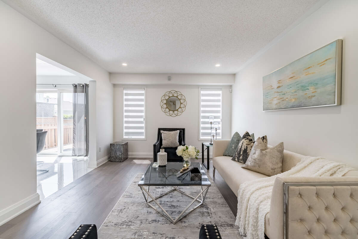 Family Room(Brand new Blinds Through out the house)