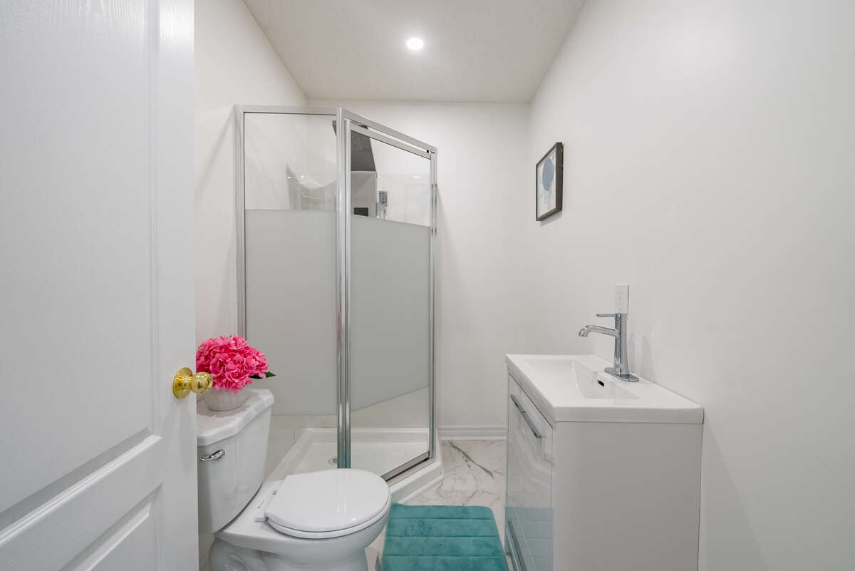 Bedroom En-suite bathroom