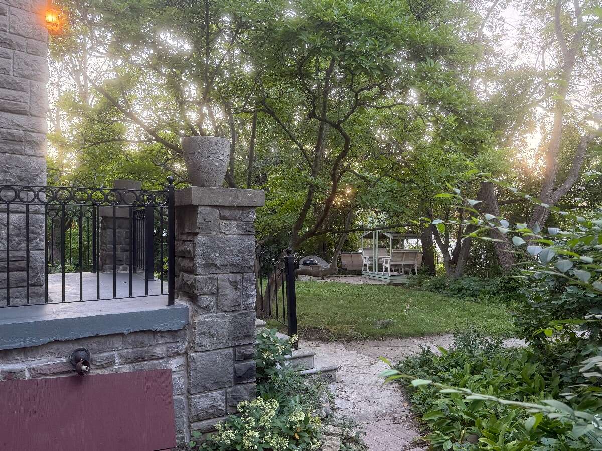 MIDTOWN  URBAN  OASIS