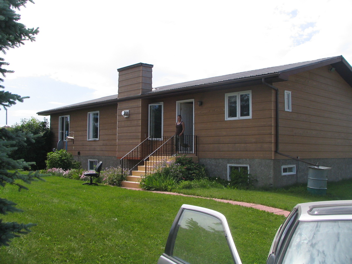 Acreage For Sale in Carstairs, AB - 3 bed, 3 bath