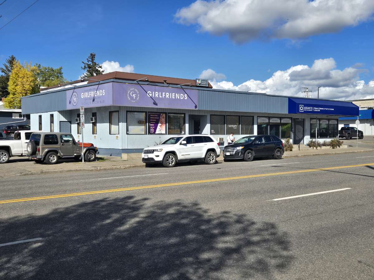 Commercial/Office/Retail Building on Victoria St.