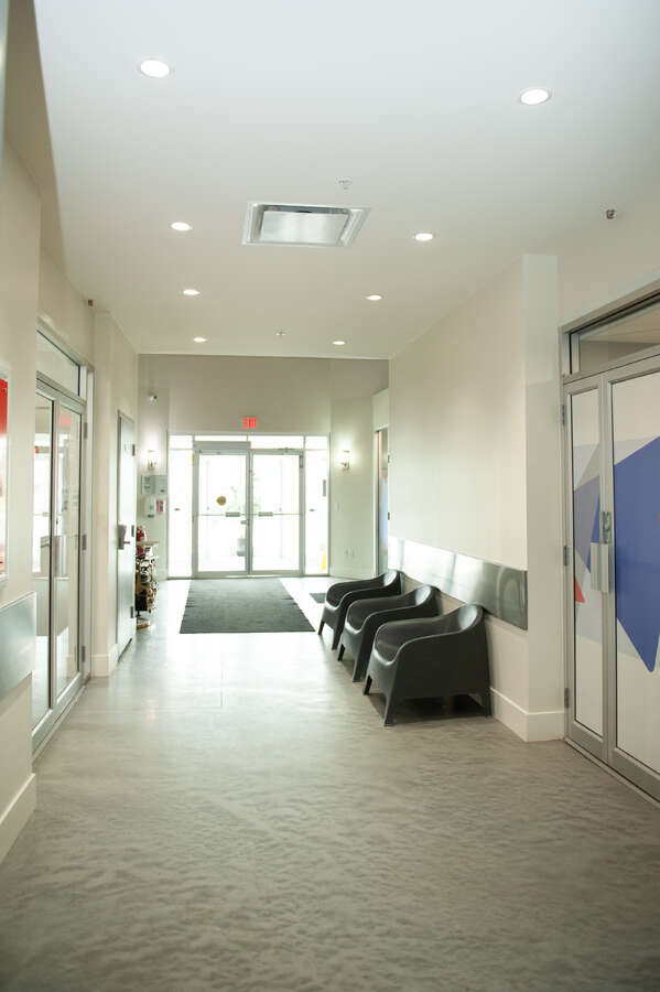 Bright 2 Bdm Condo with Stunning Downtown Views!