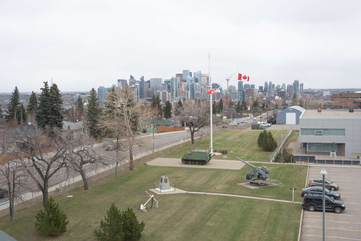 Bright 2 Bdm Condo with Stunning Downtown Views!