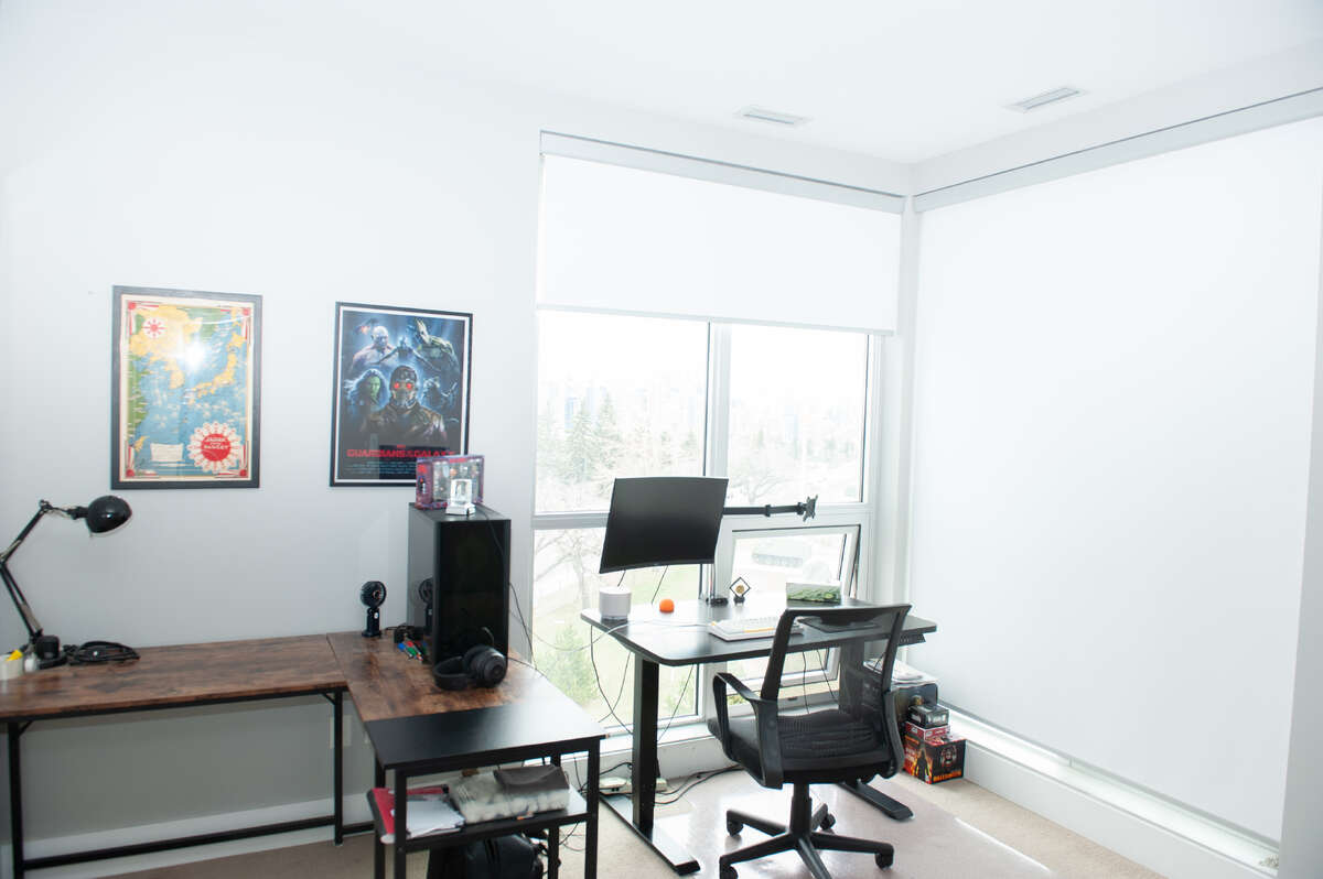 Bright 2 Bdm Condo with Stunning Downtown Views!