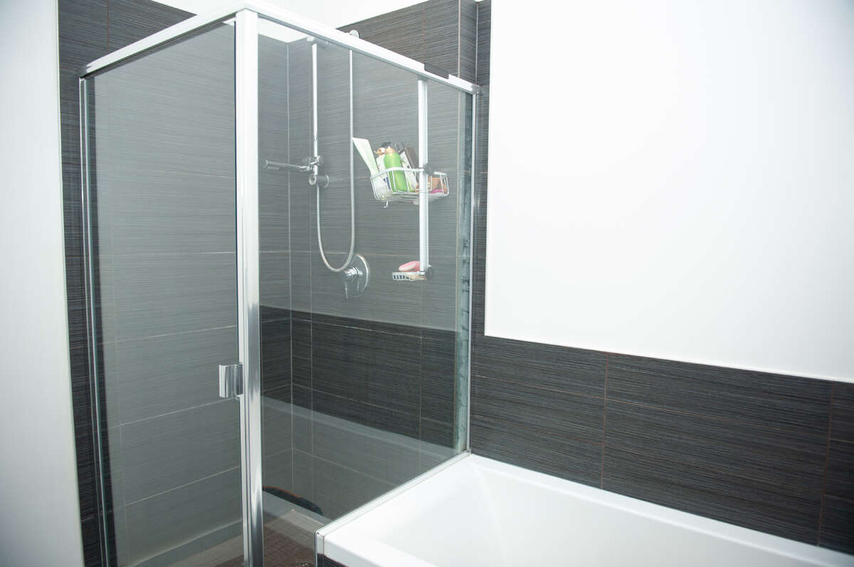 Bright 2 Bdm Condo with Stunning Downtown Views!