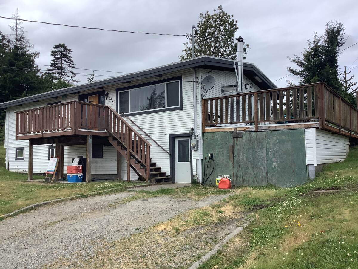 Revenue Property / House For Sale in Sooke, BC - 6 bed, 2 bath