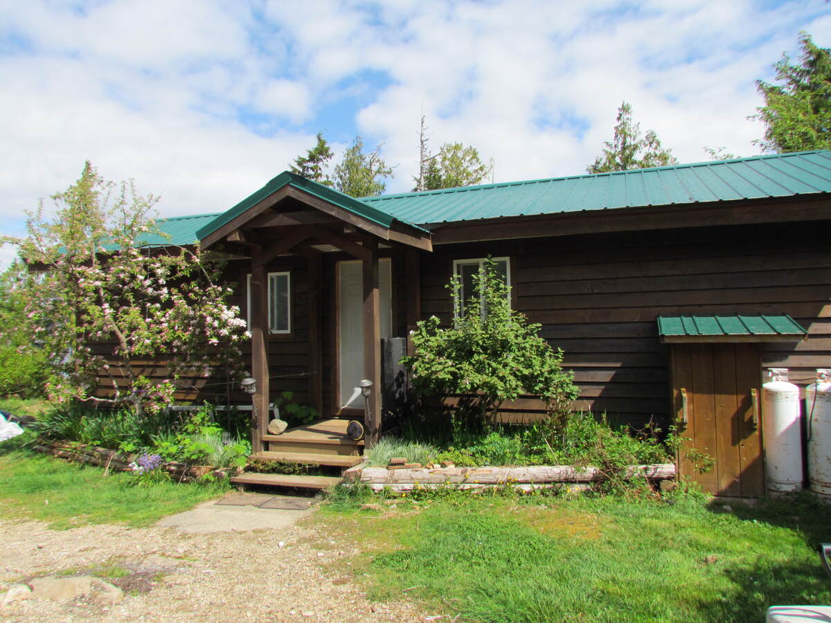Cedar 1. 4 bedrooms/8 person cabin