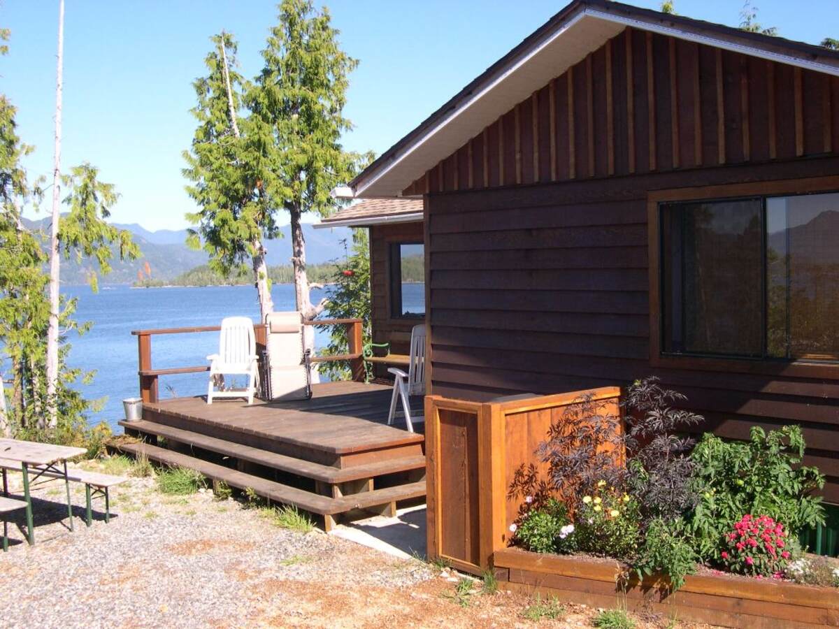 Cedar 1 deck