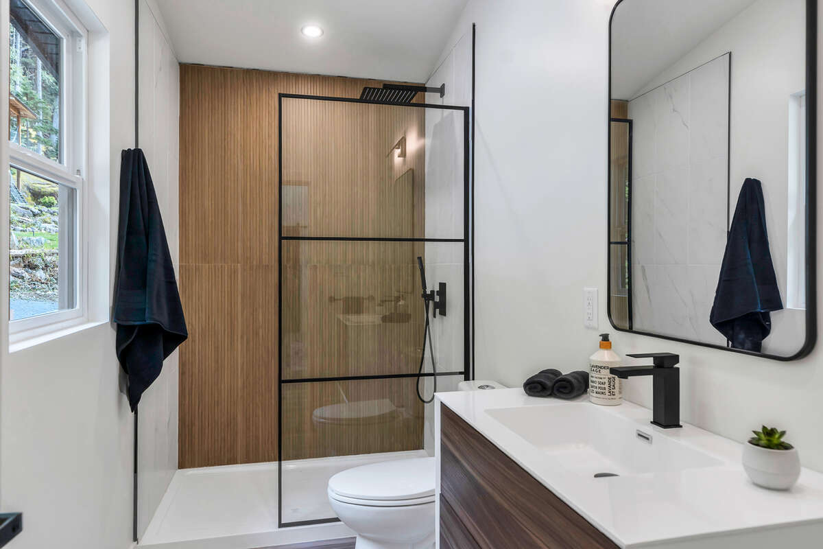 Main bathroom