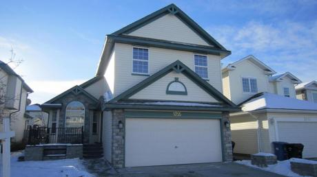 House For Sale in Calgary, AB - 5 bdrm, 4 bath (3755 Douglasridge Link SE)