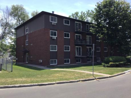 Condo For Sale in Brockville, ON - 1 bdrm, 1 bath (2, 14 Charlotte Place)