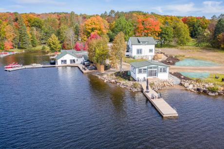 Waterfront Property / Acreage For Sale in Huntsville, ON - 3+2 bdrm, 3 bath (1021 Marina Rd.)