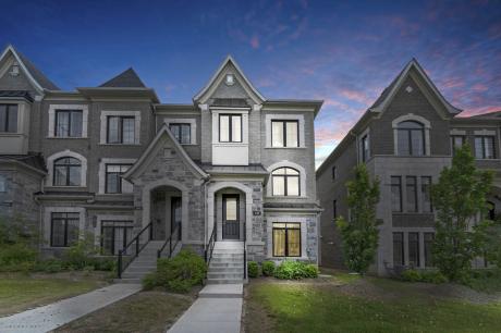 Townhouse For Sale in Richmond Hill, ON - 3+1 bdrm, 3 bath (545 Carrville Rd)