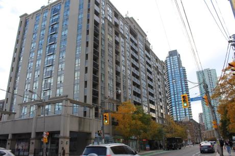 Condo / Apartment For Sale in Toronto, ON - 1+1 bdrm, 2 bath (407, 225 Wellesley St. E)