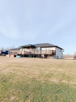 Acreage / House / Land with Building(s) For Sale in Dawson Creek, BC - 5 bdrm, 3 bath (3646 211 Rd)