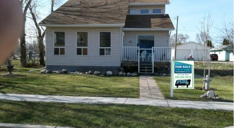 House For Sale in Winnipeg Beach, MB - 2+1 bdrm, 2 bath (31 Hamilton Avenue)