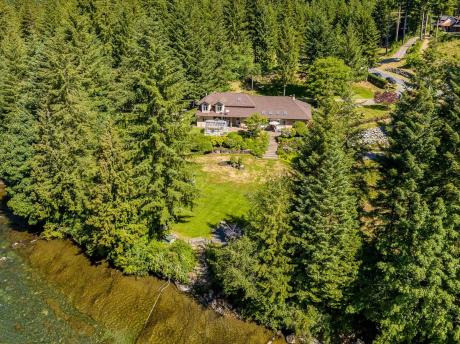 Waterfront Property / Acreage For Sale in Campbell River, British Columbia - 3 bdrm, 2 bath (3843 Woodhus Road)