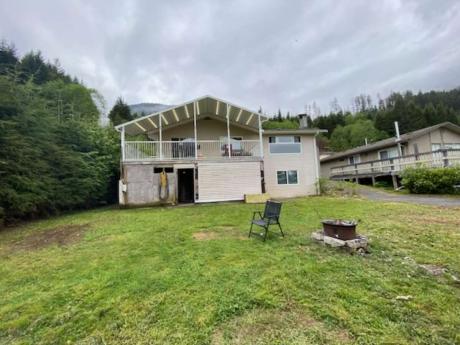 House / Detached House / Home with Unregistered Suite / Recreational Property / Revenue Property For Sale in Sayward, BC - 3 bdrm, 3 bath (551 Macmillan Dr.)