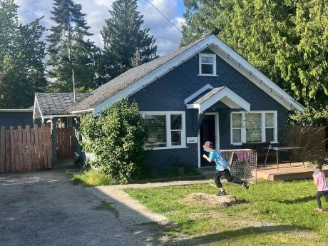 House / Detached House For Sale in Maple Ridge, BC - 3 bdrm, 1 bath (23287 124 Ave)