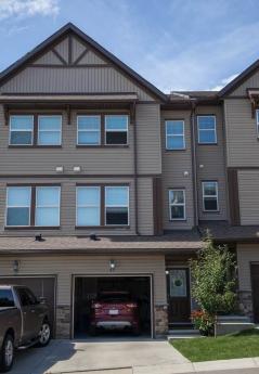Townhouse For Sale in Cochrane, AB - 2+1 bdrm, 3 bath (67, 28 Heritage Drive)