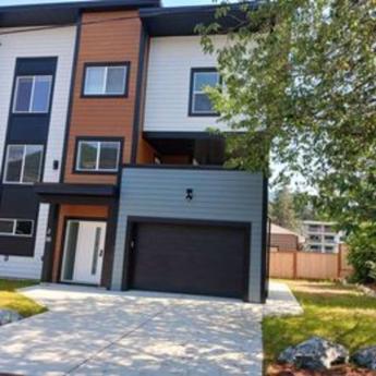 Half Duplex / Duplex For Sale in Lake Cowichan, BC - 4 bdrm, 3 bath (50 King George Street)