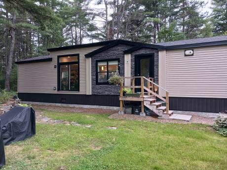 Modular Home / Bungalow / House / Manufactured Home For Sale in Chalk River, ON - 2 bdrm, 1 bath (23 Hunters Run Lane)